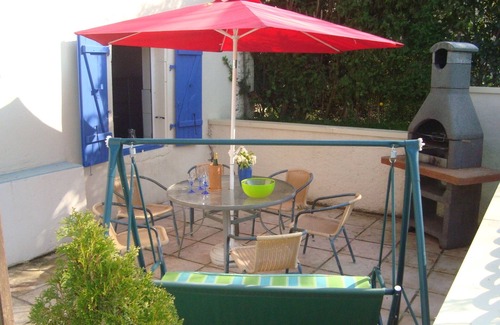 Hammeville House | Country house with terrace and enclosed garden
