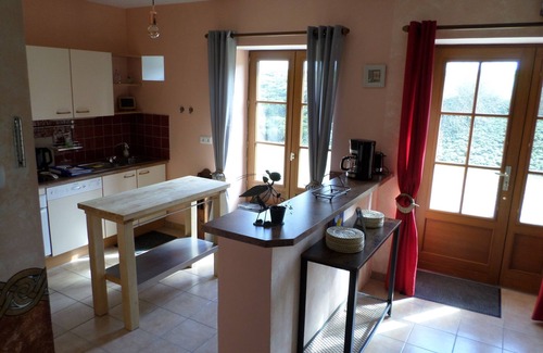 Pleven Cottage | Country house with terrace and garden 15 minutes from the beach