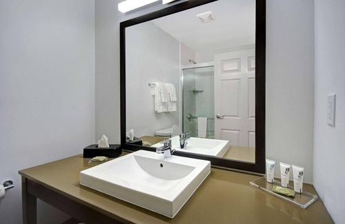 Mount Saint Joseph Hotel | Country Inn & Suites by Radisson, Cincinnati Airport, KY