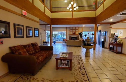 Larkspur Hotel | Country Inn & Suites by Radisson Bend OR
