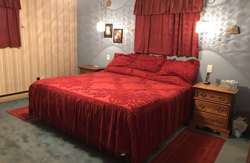 Brockport Resort | Country Mountain Paradise - Royalty Suite