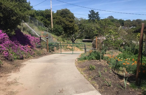 Prunedale House | Country paradise 20 minutes to Monterey, Laguna Seca and SC. Gated for pets.