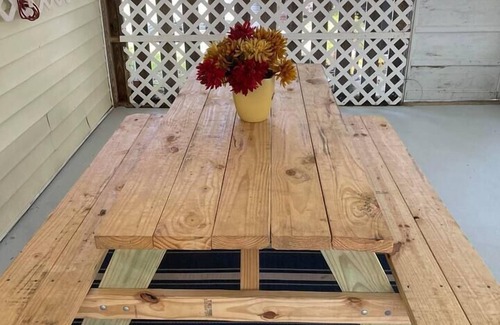 Monticello House | Country Pool House-Perfect for families, private