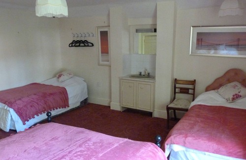 Taunton House | Country Property, Sleeps 11 Pet Friendly