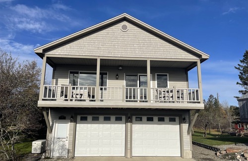Eastport Apartment | Country retreat with incredible ocean and island views.