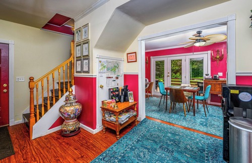 Maplecrest Bed & Breakfast | Country Room. Cozy room with a Queen-Size bed, en-suite bathroom, and FREE breakfast. Sleeps 2.