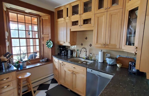 Beckwith House | Country stone house on 40 acres, great base to explore historic Ottawa.