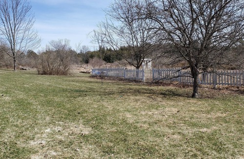 Beckwith House | Country stone house on 40 acres, great base to explore historic Ottawa.