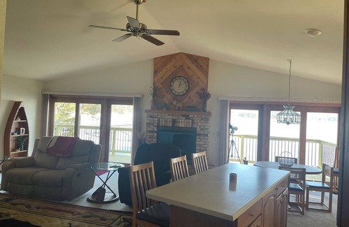 Crandon House | Country style 4 Bdrm with family suite, 3Ba house on Lake Metonga, Crandon WI.