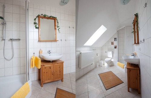 Seifhennersdorf Apartment | Country-style vacation apartment | quiet location | in the blooming rose garden