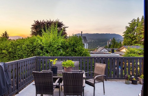 Port Moody House | Country style vacation home suite-REC- GYM AND HOTTUB INCLUDED-PET FRIENDLY