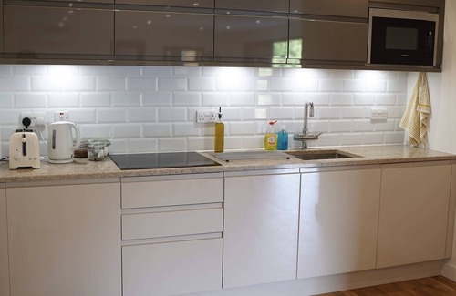 Broad Oak Apartment | Countryside Annex- Sleeps 2, Free Parking & Garden