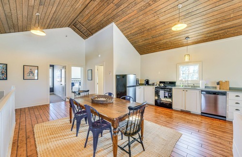 Louisa Cabin | Countryside Barndominium in Virginia w/Patio
