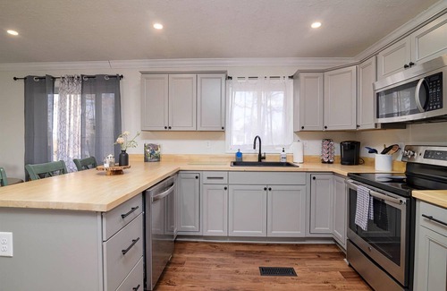 Concord House | Countryside Comfort Concord | Sleeps 11