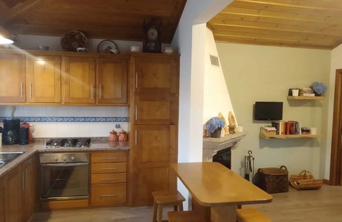 Gondufe Cottage | Countryside Cottage with Private Terrace