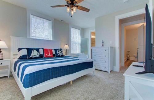 Vermilion House | Countryside Getaway Large Shared Yard & Parking in Vermilion