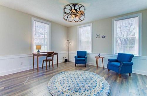 Vermilion House | Countryside Getaway Large Shared Yard & Parking in Vermilion