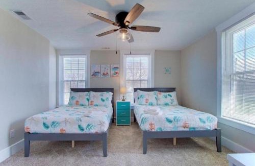Vermilion House | Countryside Getaway Large Shared Yard & Parking in Vermilion