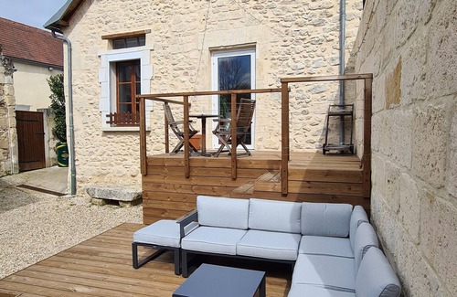 Chacrise Cottage | Countryside house with river at the end of the garden