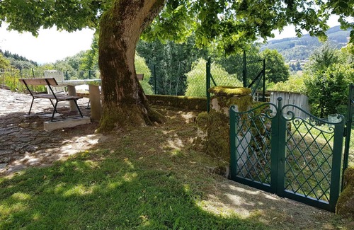 Laprugne Cottage | Countryside house with garden, pets allowed, near activities, Wi-Fi