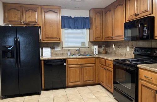 Prattville House | County Road, Country Setting, Close to Everything!