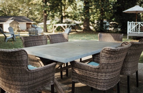 Covington House | Couple Getaway ~ Golf Cart ~ Under a Mile from the Covington Square