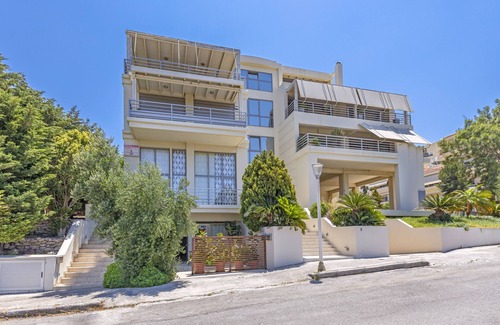 Petaloudes Apartment | ★ Couple's Getaway ★ Patio | Sophisticated Style |