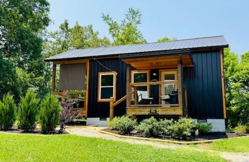 Sevierville Cottage | Couple's Retreat: HotTub-FirePit-Grill-Pets-Wifi