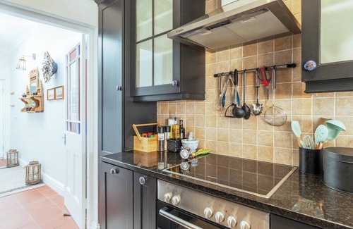 Cape Town City Centre Cottage | Couples · Characterful Cottage & Secure