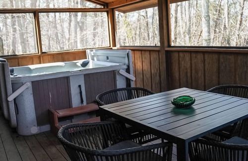 Logan Cabin | Couples Paradise II - Hosted by The Chalets