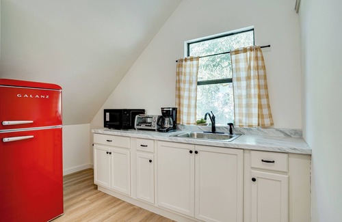 Weatherford Apartment | Couples Retreat on Farm: 6 Mi to Dwtn Weatherford!