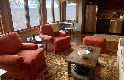 Sapphire House | Couples Retreat with breathtaking mountain views!