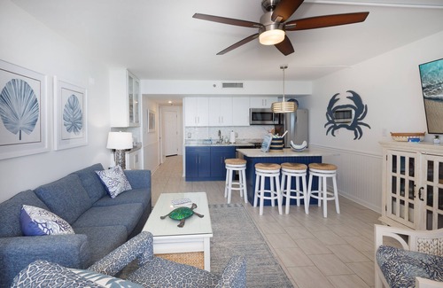 Myrtle Beach Condo | COUPLES ROMANTIC GETAWAY, OCEANFRONT, HIGH-END DECOR, ADJUST. KING, FREE PARKING