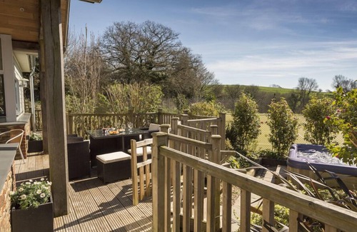 Bugford Cottage | COURT LODGE, HILLFIELD VILLAGE, family friendly in Dartmouth