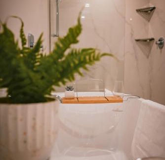 Courtenay Apartment | Courtenay Luxe Suite
