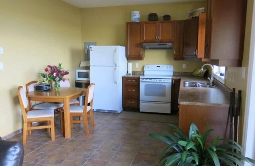 Courtenay Cottage | Courtenay Walk-On Oceanfront Cottage (A) at Udina Bay Vancouver Island