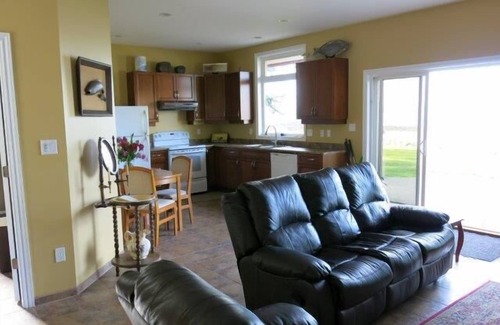 Courtenay Cottage | Courtenay Walk-On Oceanfront Cottage (A) at Udina Bay Vancouver Island