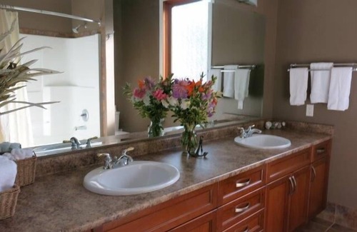 Courtenay Cottage | Courtenay Walk-On Oceanfront Cottage (A) at Udina Bay Vancouver Island