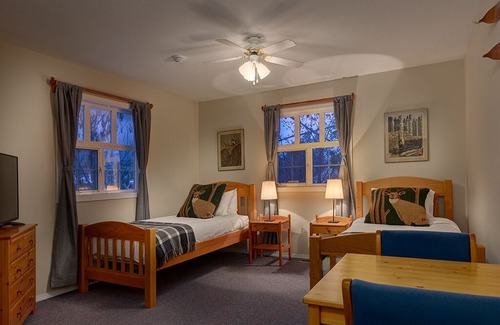 Revelstoke Bed & Breakfast | Courthouse Inn Revelstoke - Two Twin
