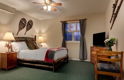 Revelstoke Bed & Breakfast | Courthouse Inn Revelstoke - Queen (2)