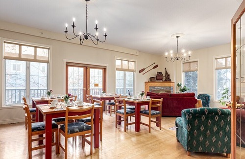 Revelstoke Bed & Breakfast | Courthouse Inn Revelstoke - Queen (2)