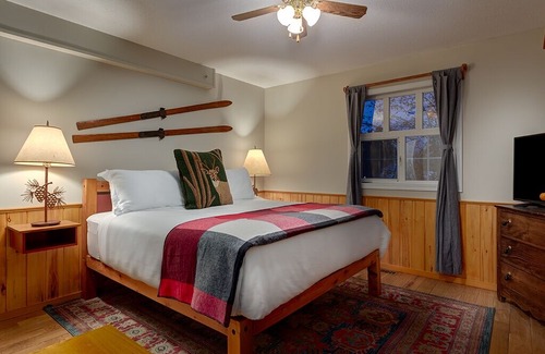Revelstoke Bed & Breakfast | Courthouse Inn Revelstoke King (3)