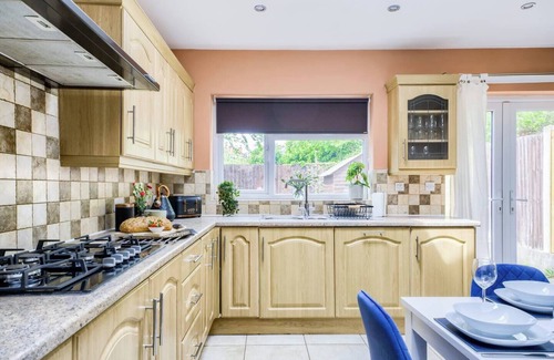 Coventry House | Courtleet - Beautiful 3 Bedroom house, sleeps 8. Park 2 Cars.