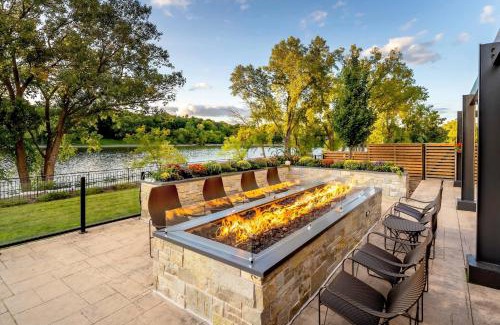 Appleton Hotel | Courtyard by Marriott Appleton Riverfront