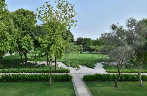 Faridabad Resort | Courtyard by Marriott Aravali Resort