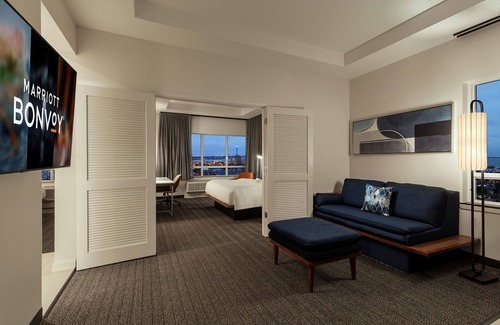 Clear Lake Shores Hotel | Courtyard by Marriott Houston Kemah