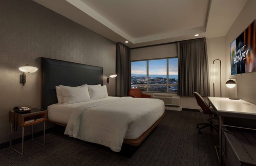 Clear Lake Shores Hotel | Courtyard by Marriott Houston Kemah