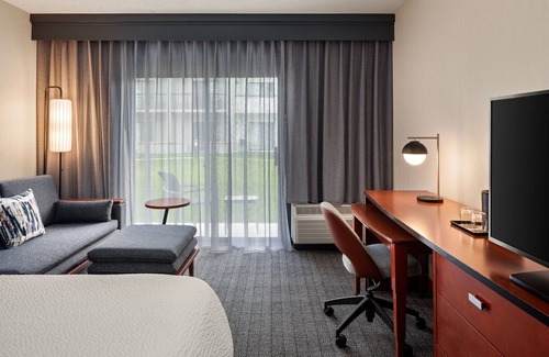 Waukegan Hotel | Courtyard Chicago Waukegan Gurnee