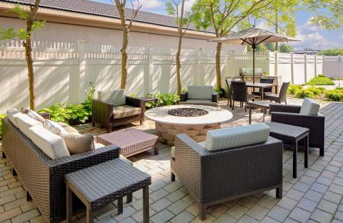 Ronkonkoma Hotel | Courtyard Long Island MacArthur Airport