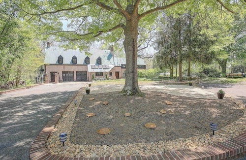 Lusby Apartment | Courtyard Studio at Bancroft Manor. Cozy Retreat!